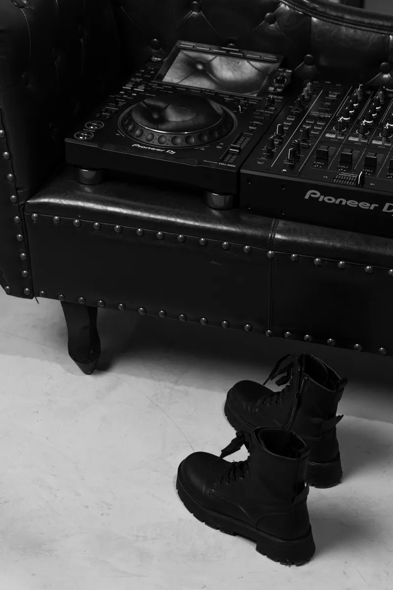 Cabina Pioneer CDJ-3000 con mesa DJM, equipo de DJ de boda