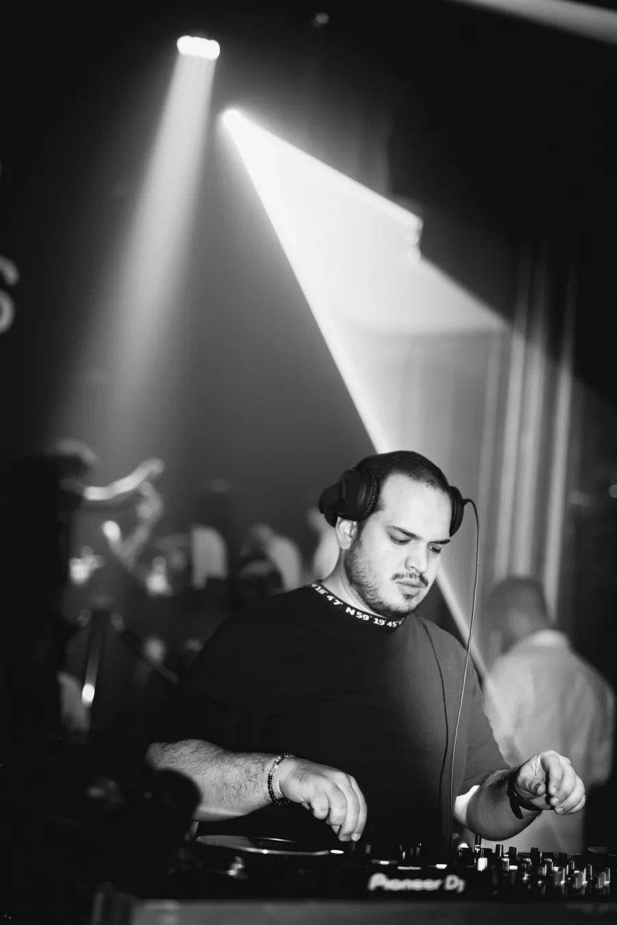 DJ Ramón Barrios pinchando en directo